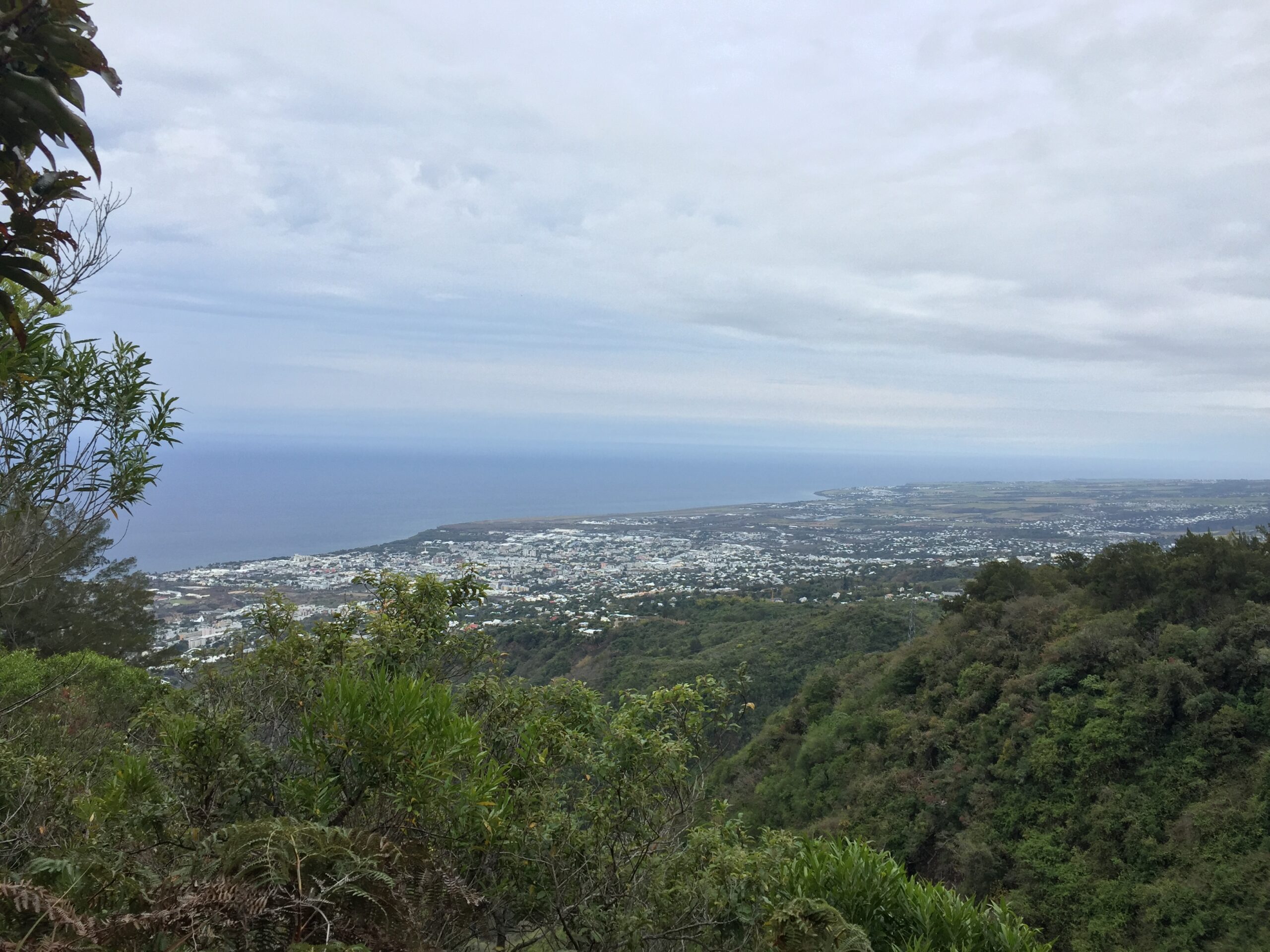 Vue sur St Denis depuis le Brûlé - Photo : Club journal